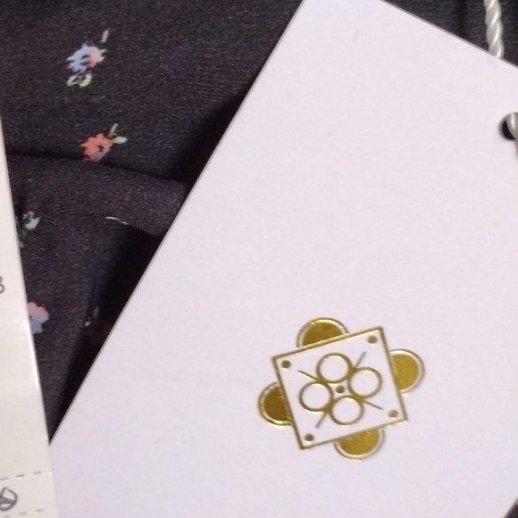 WAYF Black Floral Ruched Top - Picture 3 of 12